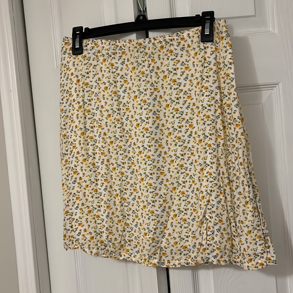 super cute hollister skirt